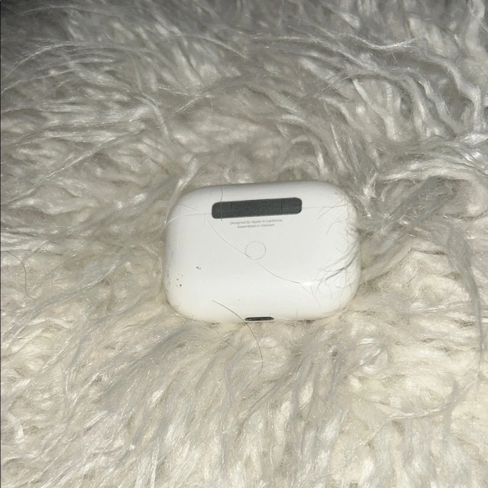 Apple Pro version 1 A2084 Wireless Earbud Headphones - White